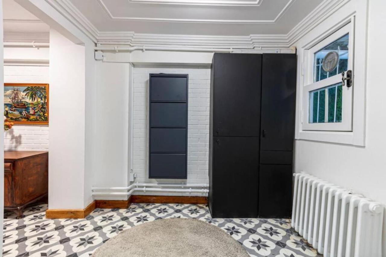 Historical 4-Br Home Steps From Besiktas Stadium & Bosphorus Views - Prime Nisantasi Location! 이스탄불 외부 사진