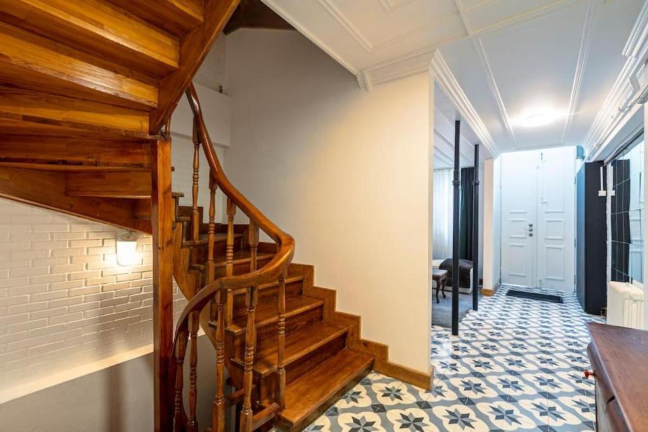 Historical 4-Br Home Steps From Besiktas Stadium & Bosphorus Views - Prime Nisantasi Location! 이스탄불 외부 사진
