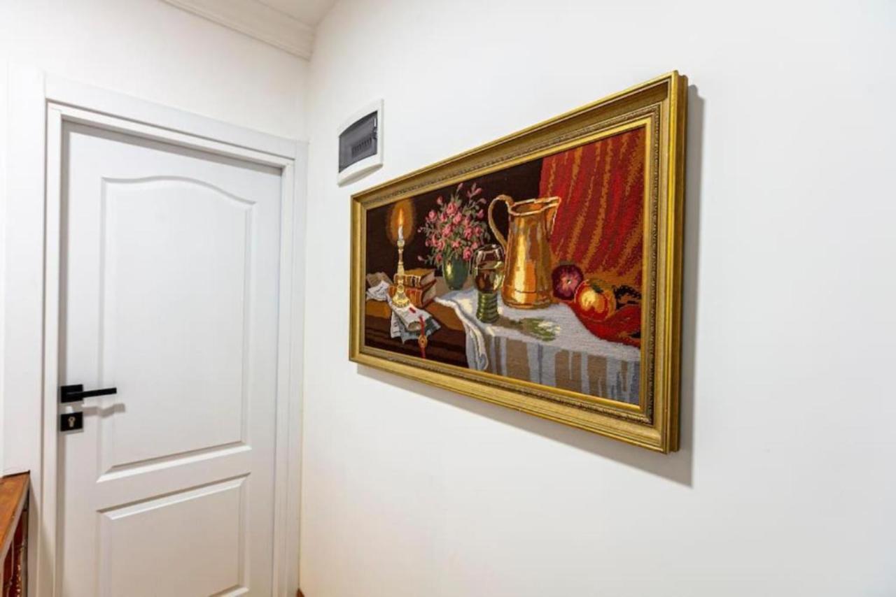 Historical 4-Br Home Steps From Besiktas Stadium & Bosphorus Views - Prime Nisantasi Location! 이스탄불 외부 사진