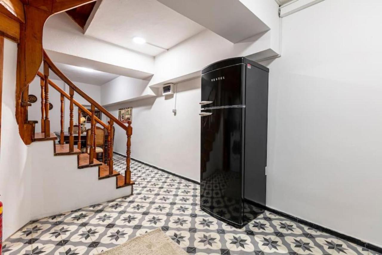 Historical 4-Br Home Steps From Besiktas Stadium & Bosphorus Views - Prime Nisantasi Location! 이스탄불 외부 사진