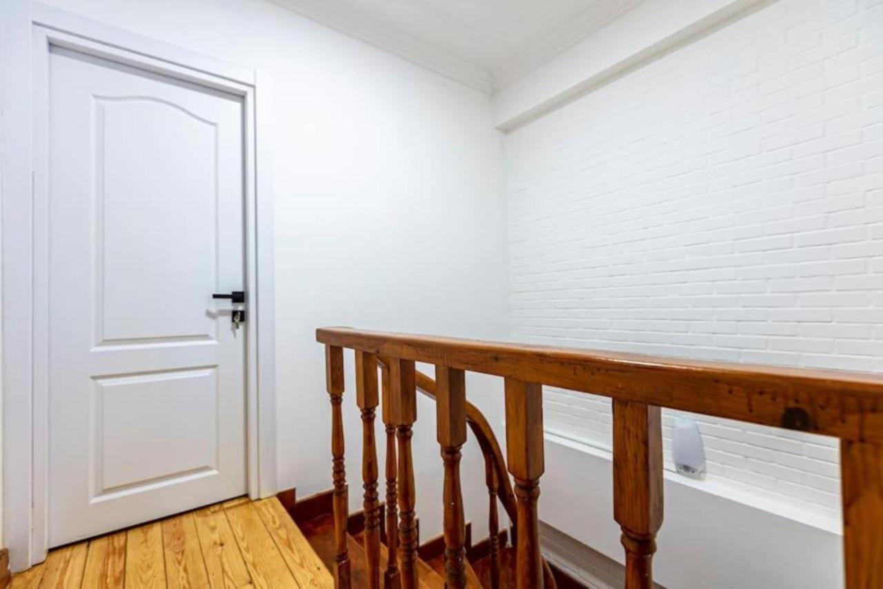 Historical 4-Br Home Steps From Besiktas Stadium & Bosphorus Views - Prime Nisantasi Location! 이스탄불 외부 사진