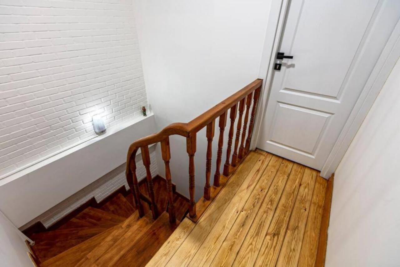 Historical 4-Br Home Steps From Besiktas Stadium & Bosphorus Views - Prime Nisantasi Location! 이스탄불 외부 사진