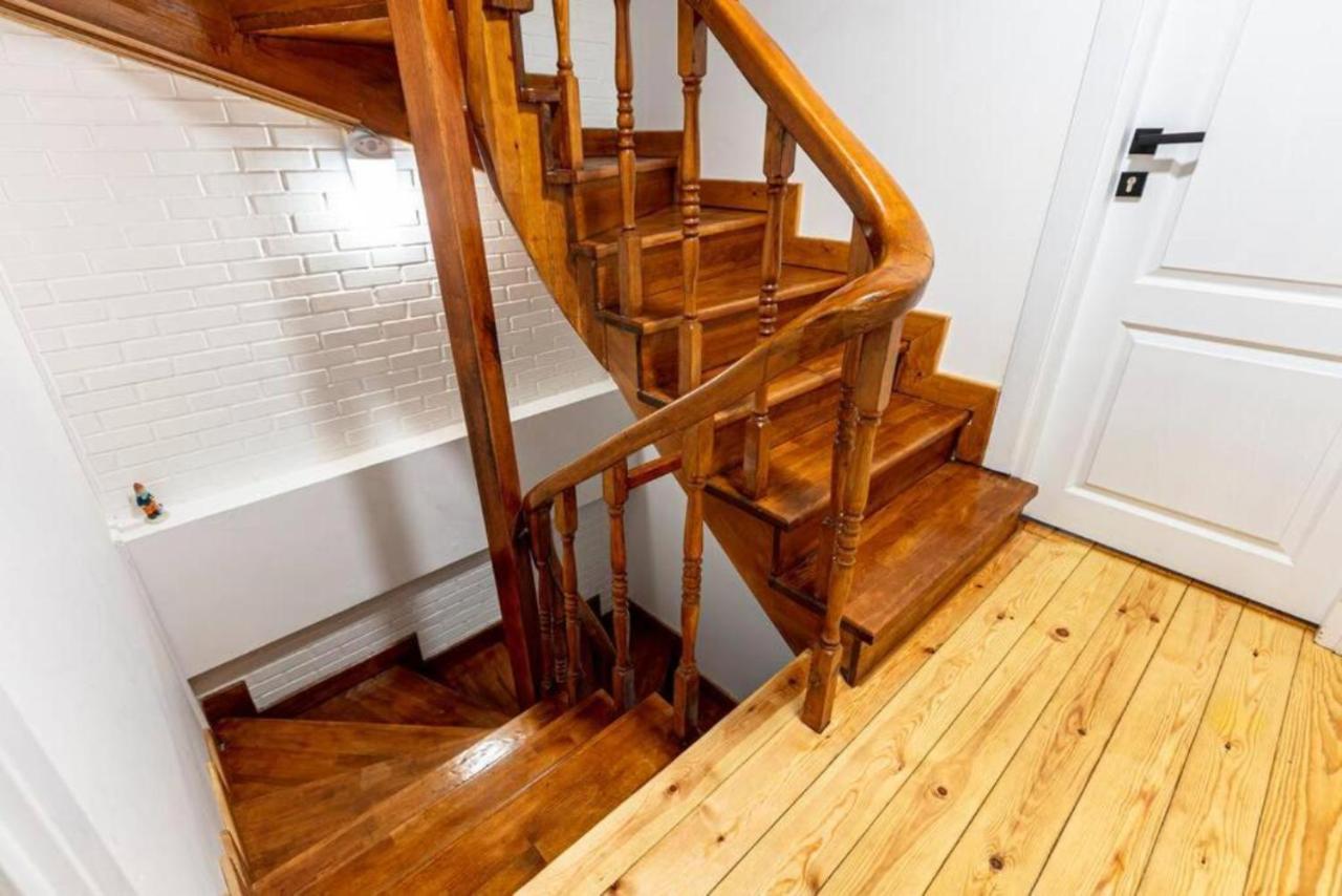 Historical 4-Br Home Steps From Besiktas Stadium & Bosphorus Views - Prime Nisantasi Location! 이스탄불 외부 사진
