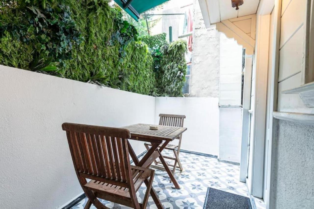 Historical 4-Br Home Steps From Besiktas Stadium & Bosphorus Views - Prime Nisantasi Location! 이스탄불 외부 사진